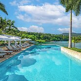 Round Hill Hotel And Villas