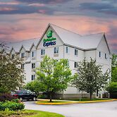 Holiday Inn Express & Suites Lincoln East - White Mountains by IHG