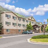 Quality Inn & Suites On the River