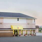 Super 8 by Wyndham Casper West by the River