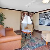 Super 8 by Wyndham Roseville/Detroit Area