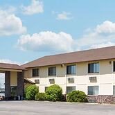 Super 8 by Wyndham Perry IA