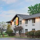 Super 8 by Wyndham Mentor/Cleveland Area
