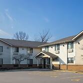 Super 8 by Wyndham Mentor/Cleveland Area