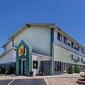 Super 8 by Wyndham Kansas City at Barry Road/Airport