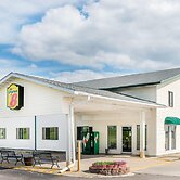 Super 8 by Wyndham Okawville