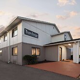 Travelodge by Wyndham Redwood Falls