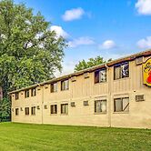 Super 8 by Wyndham Chaska