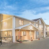 Super 8 by Wyndham Riverton