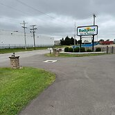 Budgetel Inn & Suites