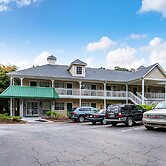 HomeTowne Studios by Red Roof Atlanta - Lawrenceville