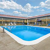 Econo Lodge Inn & Suites Triadelphia - Wheeling