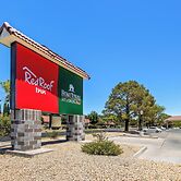 HomeTowne Studios by Red Roof Ridgecrest