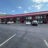 Hotel Red Rose by Townhouse Covington I-64