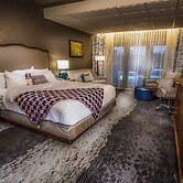 Lodge Of Four Seasons Golf Resort, Marina & Spa