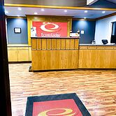 Econo Lodge Inn & Suites