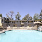 GreenTree Pasadena Inn