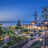 Kingfisher Oceanside Resort and Spa