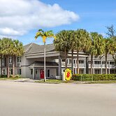 Super 8 by Wyndham Dania/Fort Lauderdale Arpt