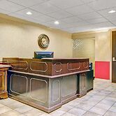 HomeSpring Inn & Studios