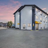 Super 8 by Wyndham Johnson City