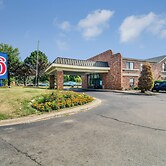 Motel 6 Waukegan, IL