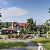 Tarrytown House Estate