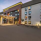 La Quinta Inn & Suites by Wyndham Hartford - Bradley Airport