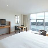 Canary Riverside Plaza Hotel