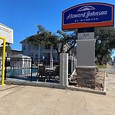 Howard Johnson by Wyndham Historic Lake Charles
