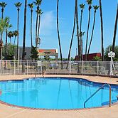 Victoria Palms Inn & Suites