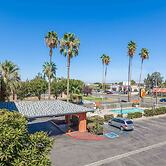 Super 8 by Wyndham Bakersfield/Central