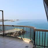 Holiday Suites Hotel And Beach