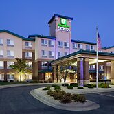 Holiday Inn Express & Suites Vadnais Heights by IHG