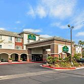 La Quinta Inn & Suites by Wyndham Las Vegas Red Rock