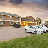 Super 8 by Wyndham Blue Earth