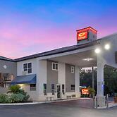 Econo Lodge Inn & Suites Near Lackland AFB