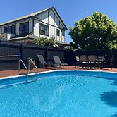 Knightsbridge Court Motor Lodge