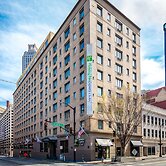 Holiday Inn Express and Suites Atlanta Downtown by IHG
