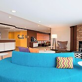 Fairfield Inn and Suites By Marriott St Charles