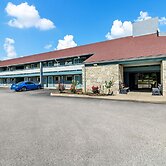 Super 8 by Wyndham Cincinnati/Springdale OH