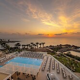 Queen's Bay Hotel