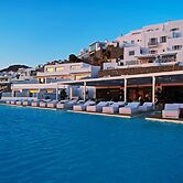 Kouros Hotel & Suites