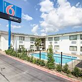 Motel 6 Dallas, TX - South