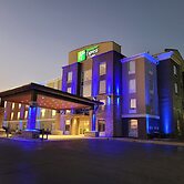 Holiday Inn Express & Suites Starkville by IHG