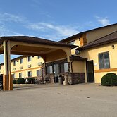 Western Inn & Suites