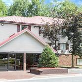 Super 8 by Wyndham Waldorf