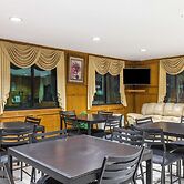 Super 8 by Wyndham League City/Kemah Area