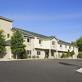 Super 8 by Wyndham Salmon