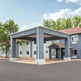 Super 8 by Wyndham McHenry/Fox Lake Area